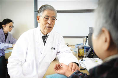 晁恩祥 对待病人要诚