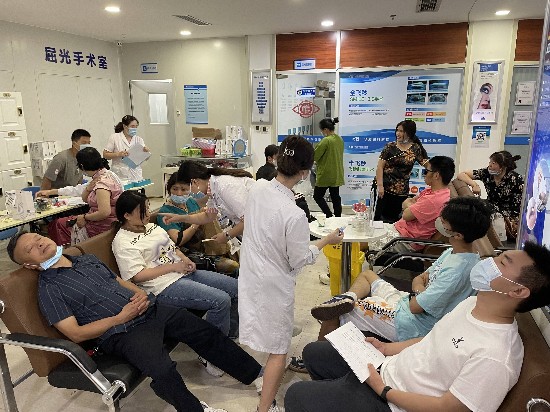 成都全飞秒近视手术到底是怎么做的?华西双博士为你解答